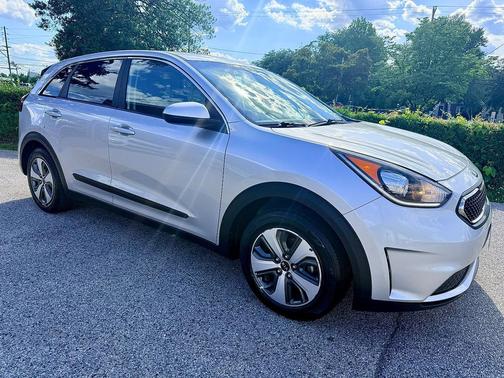 Silky Silver 2018 Kia Niro FE