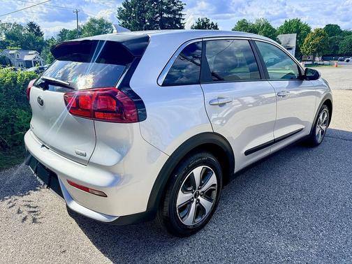 Silky Silver 2018 Kia Niro FE