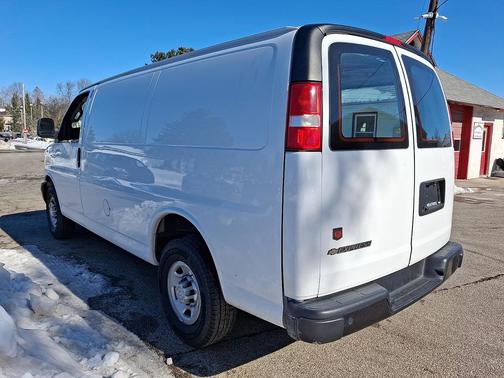 2022 Chevrolet Express 2500 RWD 2500 Regular Wheelbase WT