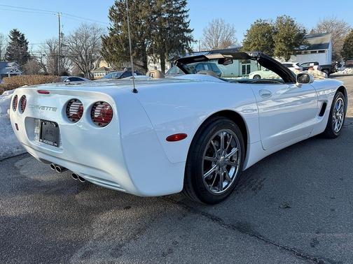 2004 Chevrolet Corvette Base