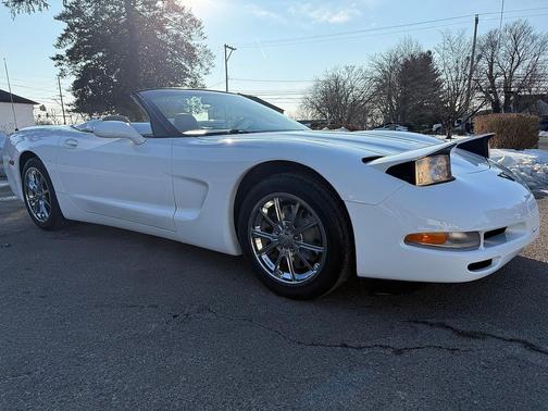 2004 Chevrolet Corvette Base