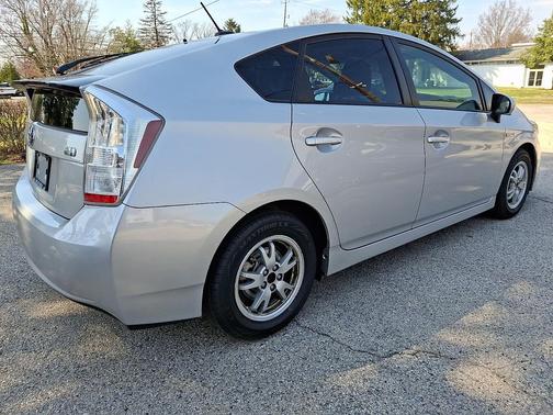 Classic Silver Metallic - 1F7 2011 Toyota Prius One