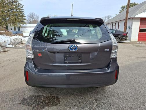 2014 Toyota Prius v Five