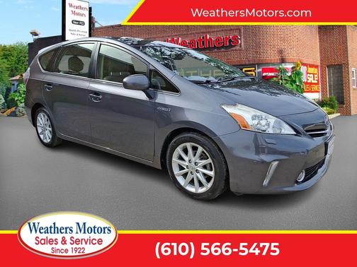 2014 Toyota Prius v Five
