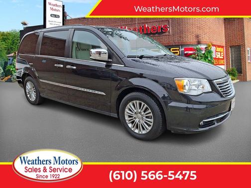 Brilliant Black Crystal Pearlcoat 2016 Chrysler Town & Country Touring-L