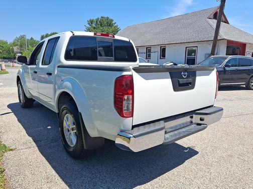 Glacier White 2021 Nissan Frontier SV