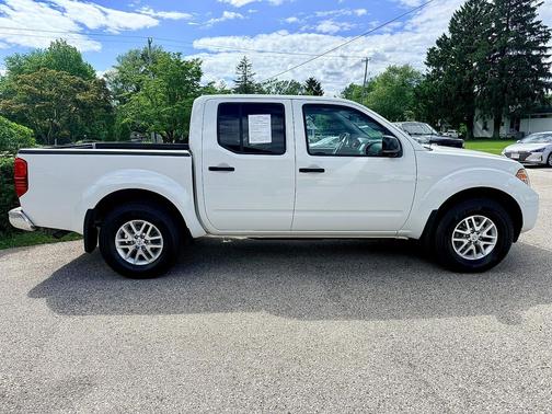 Glacier White 2021 Nissan Frontier SV