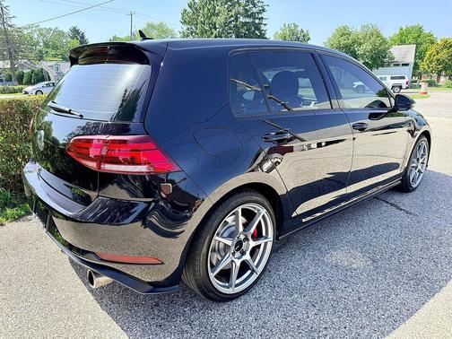 Deep Black 2020 Volkswagen Golf GTI 2.0T SE DSG