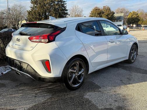 2019 Hyundai Veloster 2