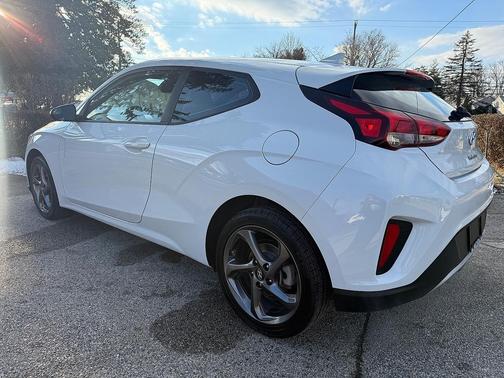 2019 Hyundai Veloster 2