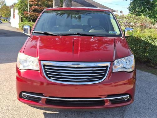 2013 Chrysler Town & Country Touring-L