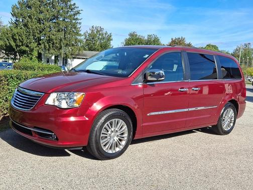2013 Chrysler Town & Country Touring-L