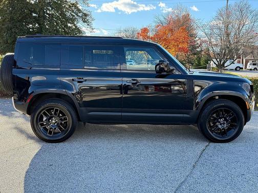 2025 Land Rover Defender 110 P300