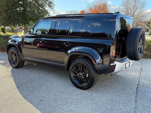 2025 Land Rover Defender 110 P300