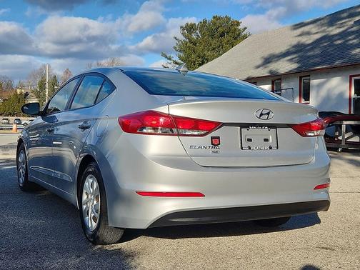 2018 Hyundai ELANTRA SE