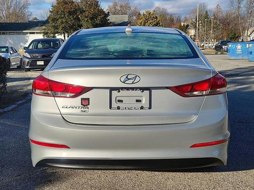 2018 Hyundai ELANTRA SE