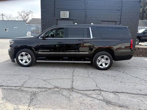 2017 Chevrolet Suburban LT