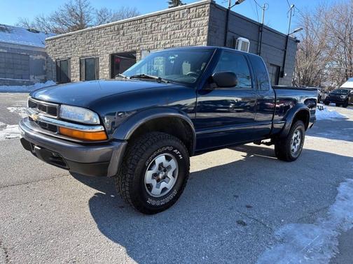 2001 Chevrolet S-10 Base