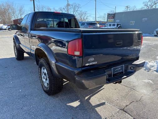 2001 Chevrolet S-10 Base