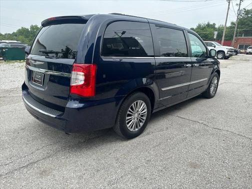 2014 Chrysler Town & Country Touring-L
