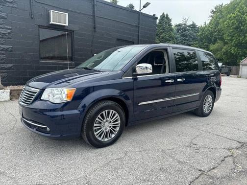 2014 Chrysler Town & Country Touring-L