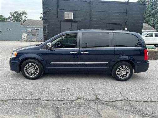 2014 Chrysler Town & Country Touring-L