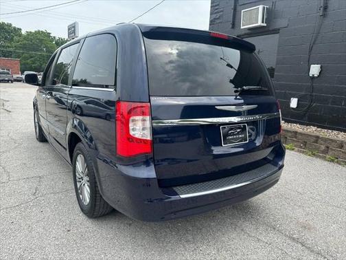 2014 Chrysler Town & Country Touring-L