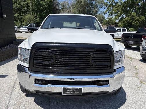 Bright White Clearcoat 2018 RAM 3500 Tradesman Crew Cab 4x4 6'4' Box