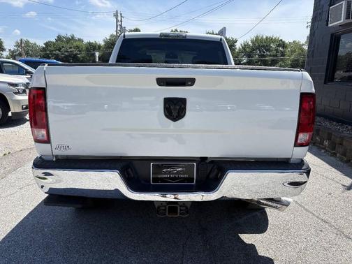 Bright White Clearcoat 2018 RAM 3500 Tradesman Crew Cab 4x4 6'4' Box