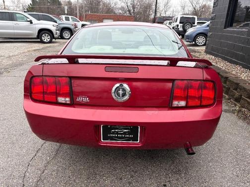 2005 Ford Mustang Deluxe
