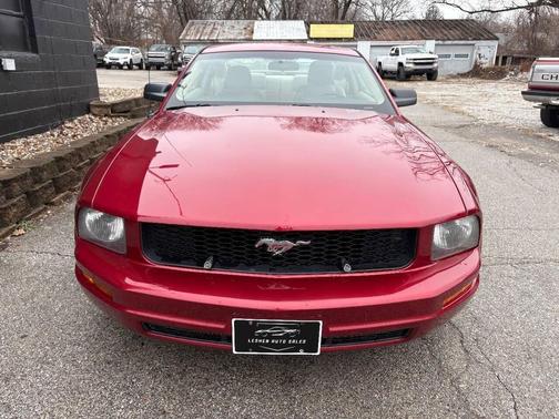 2005 Ford Mustang Deluxe