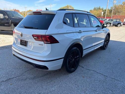 2022 Volkswagen Tiguan 2.0T SE R-Line Black 4MOTION