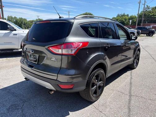 Magnetic 2016 Ford Escape SE
