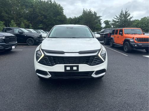 Snow White Pearl 2023 Kia Sportage LX