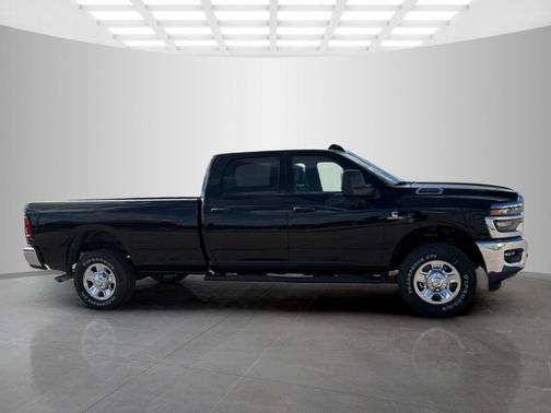 2025 RAM 2500 Tradesman Crew Cab 4x4 8' Box