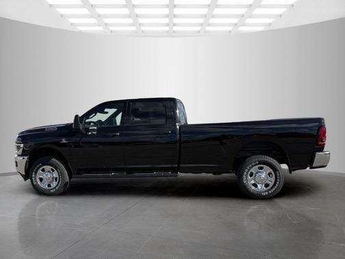 2025 RAM 2500 Tradesman Crew Cab 4x4 8' Box