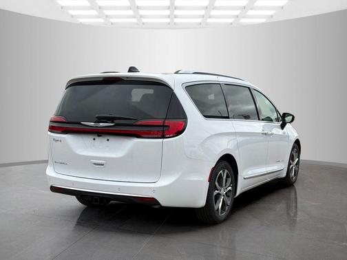 2026 Chrysler Pacifica L