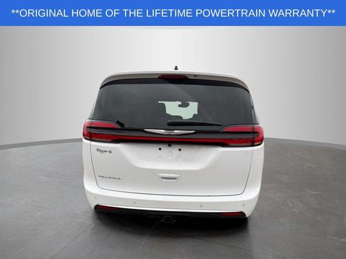 Bright White Clearcoat 2026 Chrysler Pacifica L