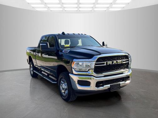 2024 RAM 2500 Tradesman Crew Cab 4x4 6'4' Box