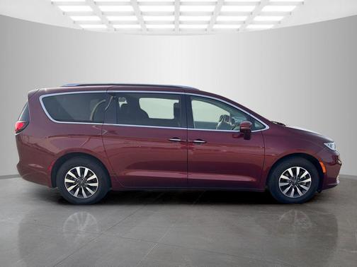 Velvet Red Pearlcoat 2021 Chrysler Pacifica Touring L