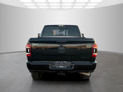 2022 RAM 2500 Limited Crew Cab 4x4 6'4' Box