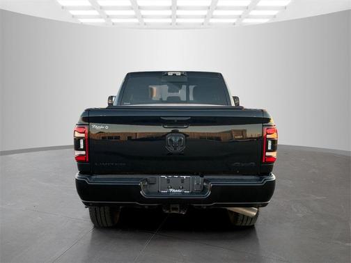 2022 RAM 2500 Limited Crew Cab 4x4 6'4' Box