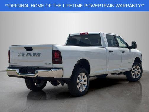 Bright White Clearcoat 2026 RAM 2500 Big Horn Crew Cab 4x4 8' Box