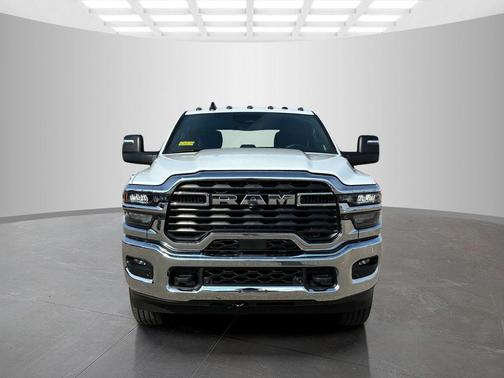 2025 RAM 2500 Tradesman Crew Cab 4x4 6'4' Box