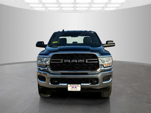 2022 RAM 2500 Tradesman Crew Cab 4x4 8' Box