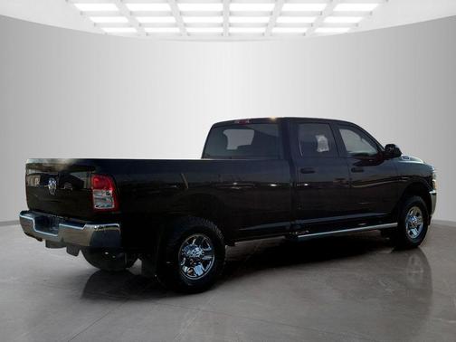 2022 RAM 2500 Tradesman Crew Cab 4x4 8' Box