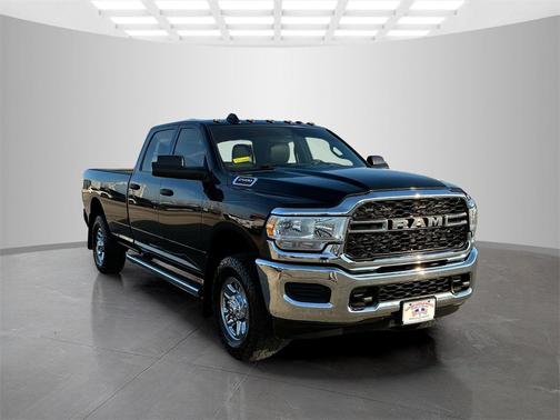 2022 RAM 2500 Tradesman Crew Cab 4x4 8' Box