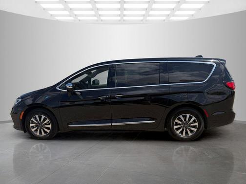 Brilliant Black Crystal Pearlcoat 2022 Chrysler Pacifica Hybrid Limited