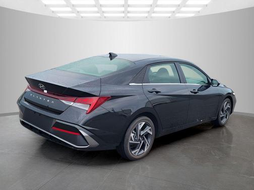 Abyss Black 2025 Hyundai ELANTRA SEL