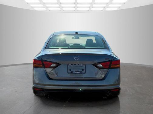 2025 Nissan Altima SR FWD